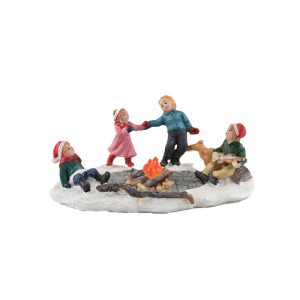 Bambini intorno al fuoco